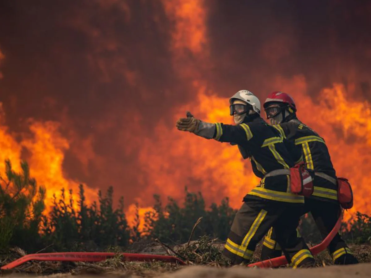 Γαλλία: Νεκρός 22χρονος εθελοντής πυροσβέστης σε επιχείρηση κατάσβεσης δασικής πυρκαγιάς