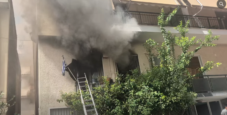 Πυρκαγιά σε διαμέρισμα επί της οδού Σκιάθου στην Αθήνα Πυρκαγιά σε διαμέρισμα επί της οδού Σκιάθου στην Αθήνα
