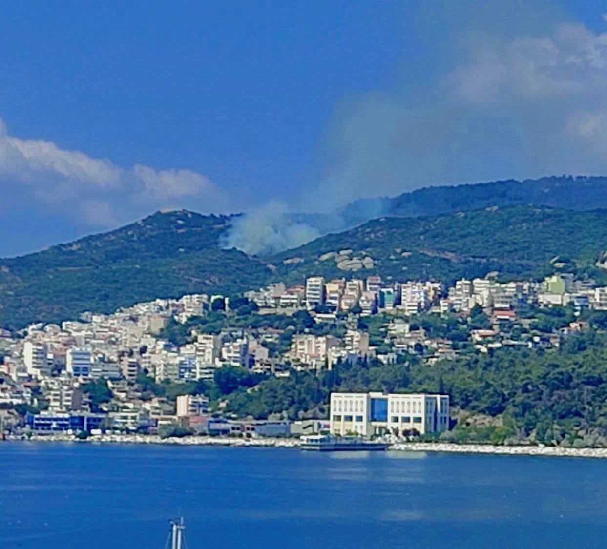 Άμεσα οριοθετήθηκε η πυρκαγιά στην Καλαμίτσα Καβάλας Άμεσα οριοθετήθηκε η πυρκαγιά στην Καλαμίτσα Καβάλας