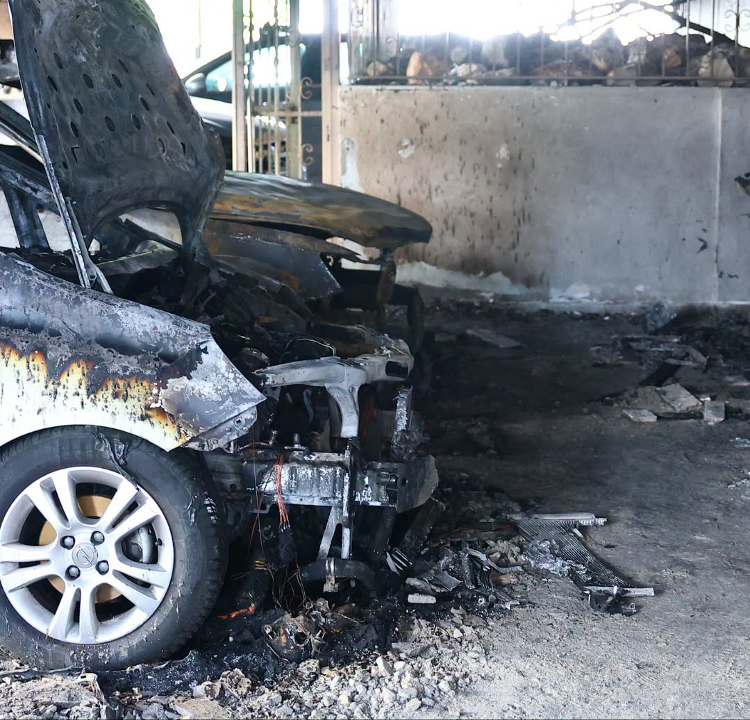Πυρκαγιά σε δύο Ι.Χ. στην Πυλαία Θεσσαλονίκης