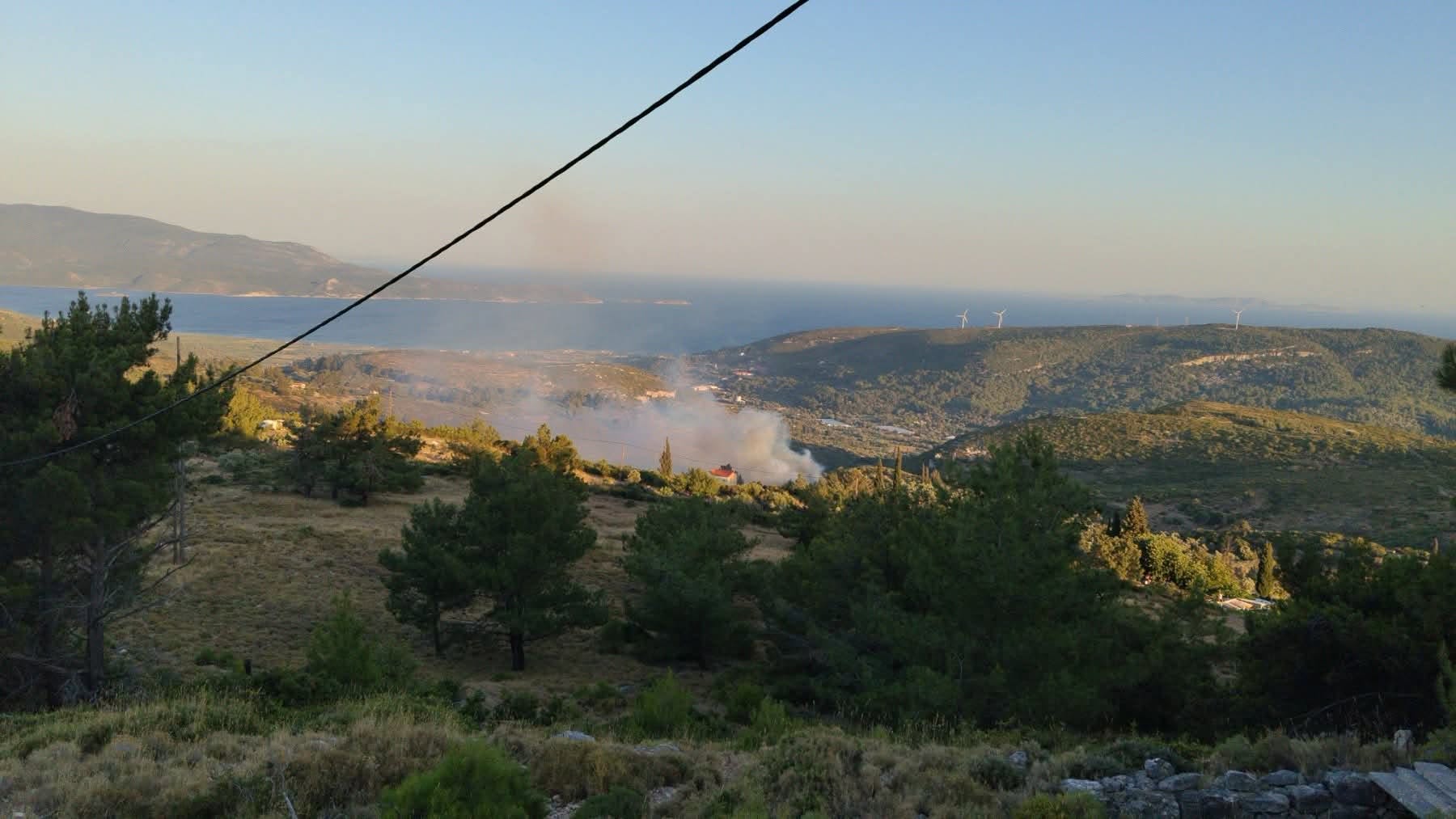 Πυρκαγιά σε αγροτοδασική έκταση στην περιοχή Ζερβού στη Σάμο Πυρκαγιά σε αγροτοδασική έκταση στην περιοχή Ζερβού στη Σάμο