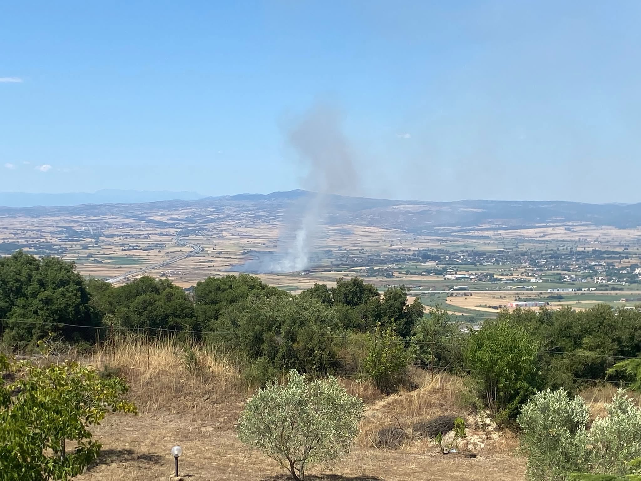 Πυρκαγιά σε αγροτοδασική έκταση, στην περιοχή Περιβολάκι Θεσσαλονίκης Πυρκαγιά σε αγροτοδασική έκταση, στην περιοχή Περιβολάκι Θεσσαλονίκης