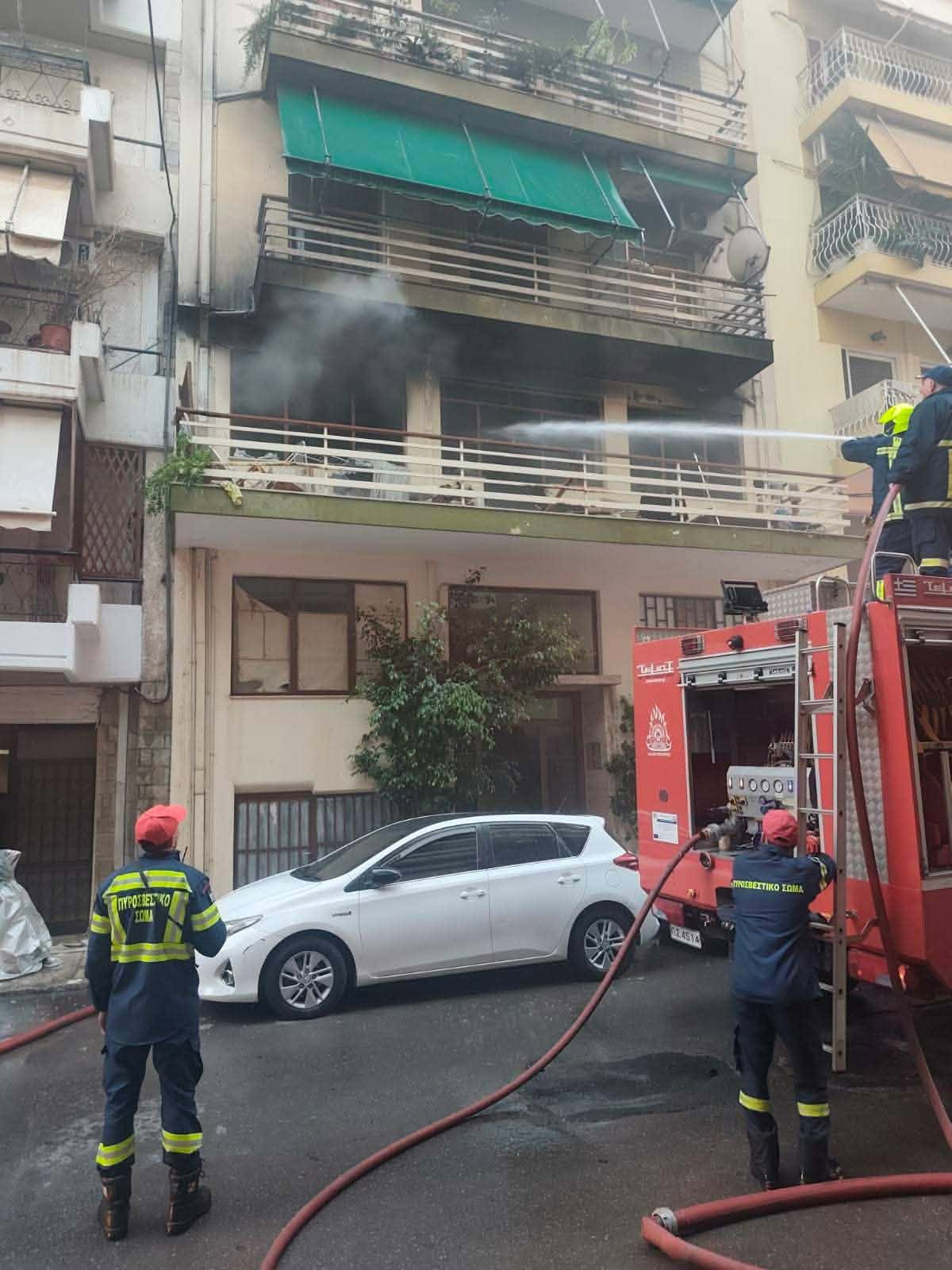 Πυρκαγιά σε διαμέρισμα επί της οδού Καλλιγά στον Πειραιά Πυρκαγιά σε διαμέρισμα επί της οδού Καλλιγά στον Πειραιά