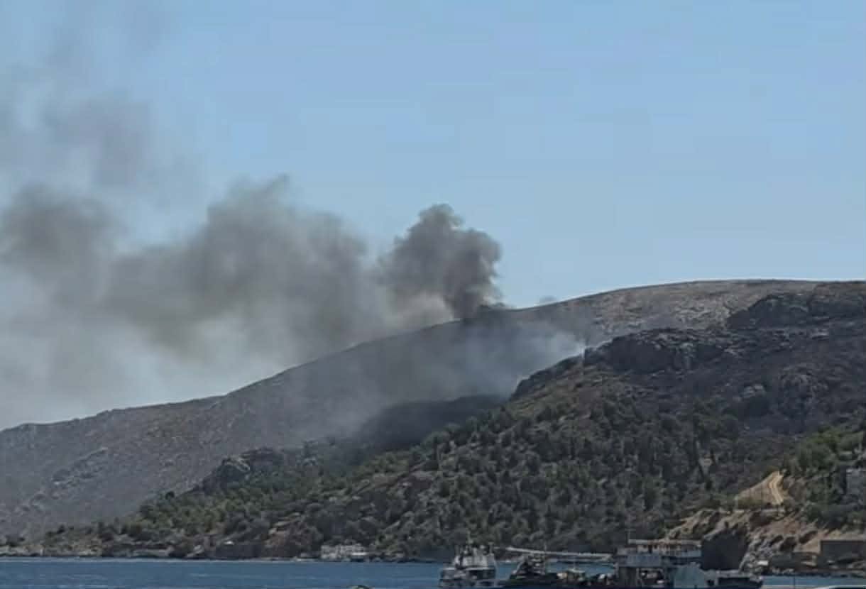 Αναζωπύρωση της πυρκαγιάς στην περιοχή Άγιος Σάββας στην Κάλυμνο Αναζωπύρωση της πυρκαγιάς στην περιοχή Άγιος Σάββας στην Κάλυμνο