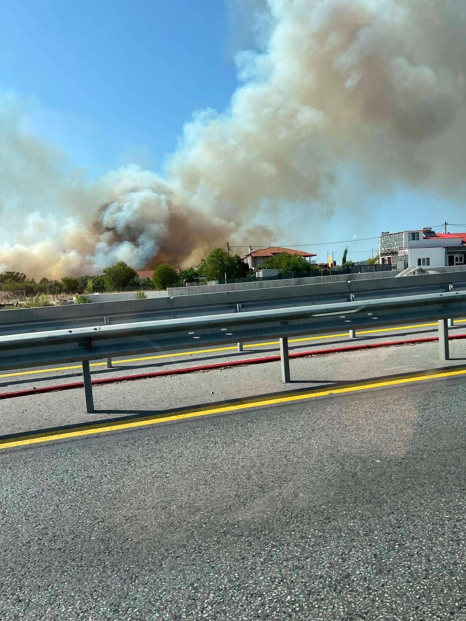 Πυρκαγιά σε χαμηλή βλάστηση στην Πυλαία Θεσσαλονίκης
