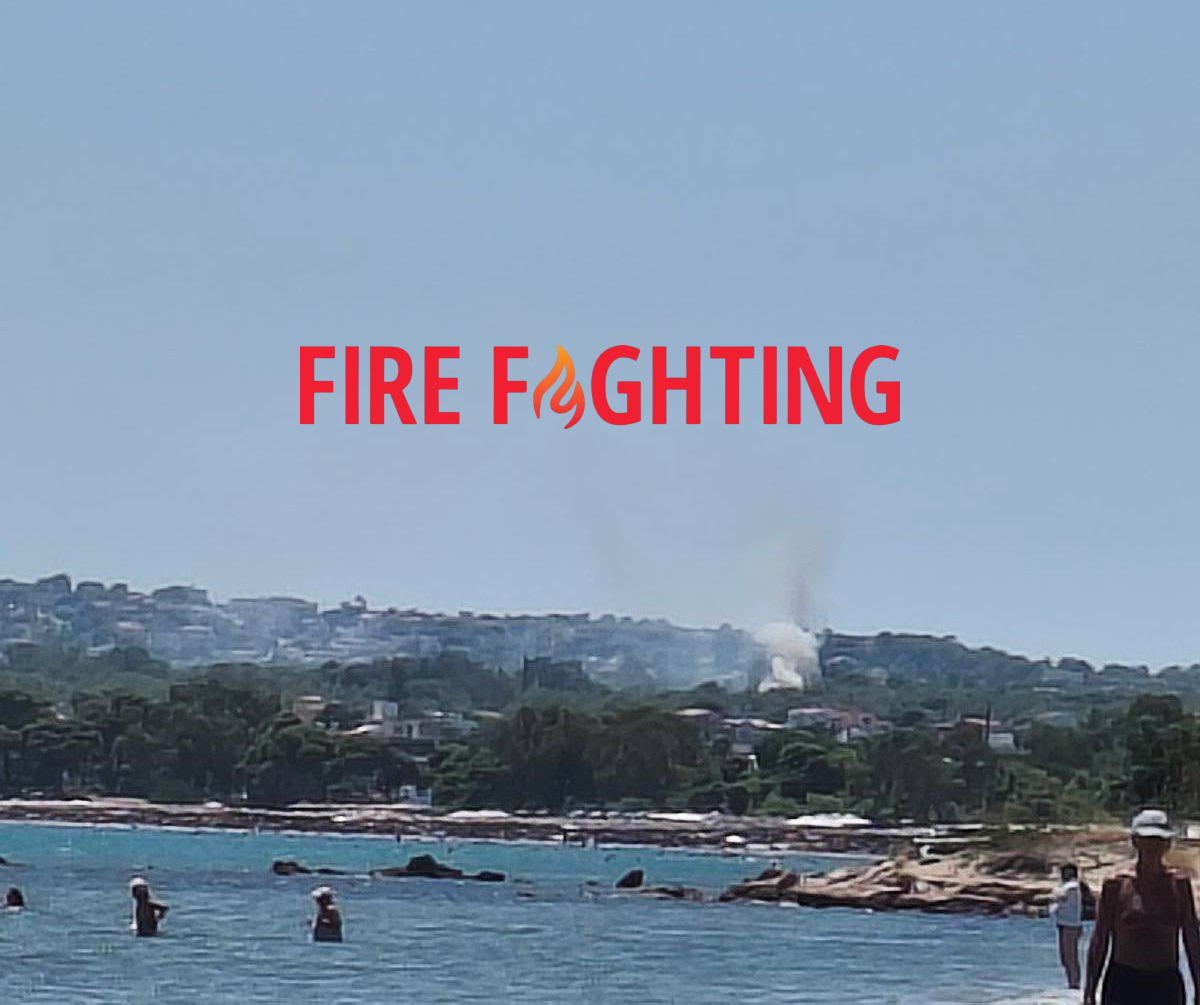 Πυρκαγιά σε ξερά χόρτα και απορρίμματα στη Λούτσα Αττικής Πυρκαγιά σε ξερά χόρτα και απορρίμματα στη Λούτσα Αττικής