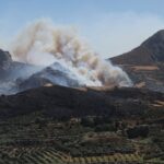 Ενισχύθηκαν οι δυνάμεις στη φωτιά στον Ασώματο Ρεθύμνου