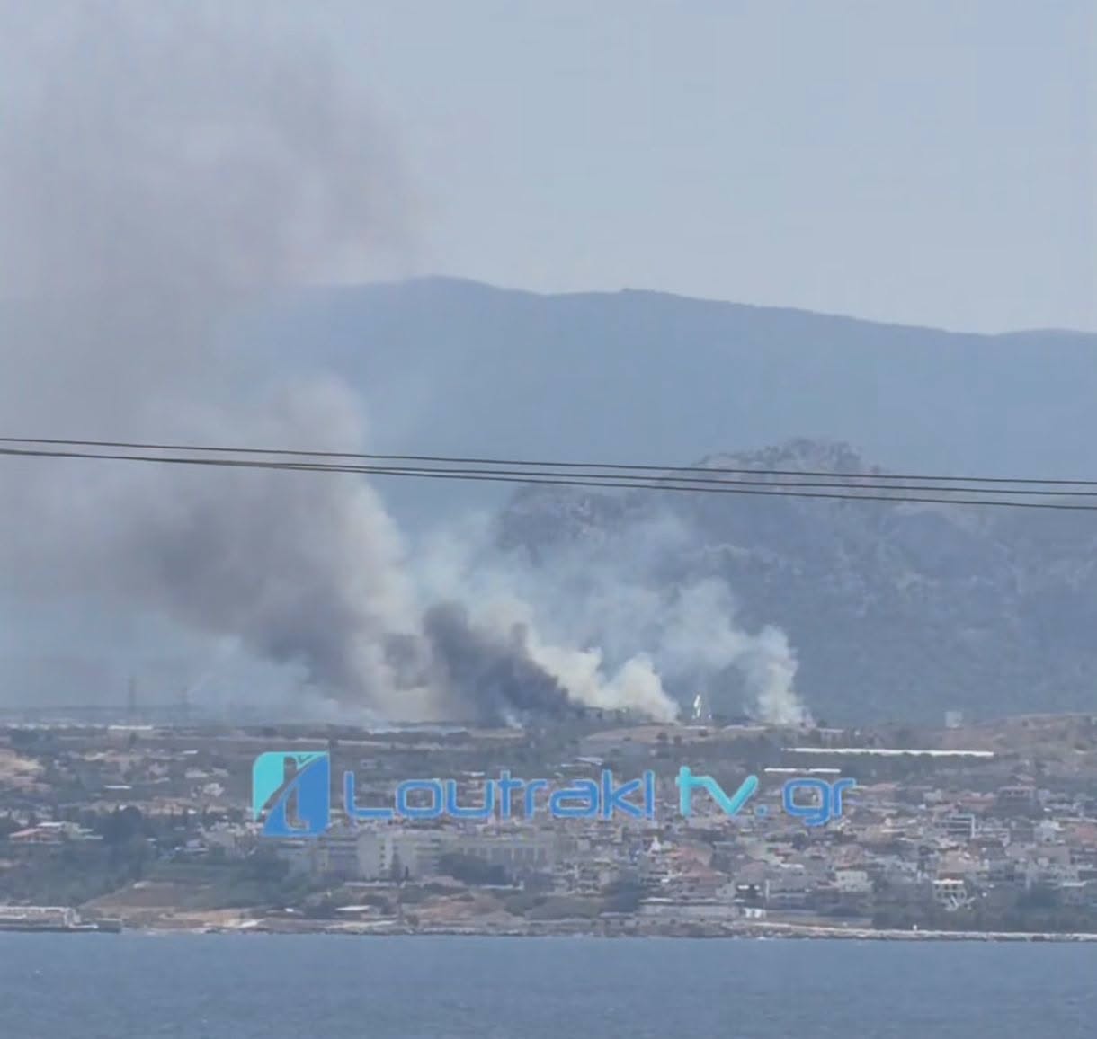 Πυρκαγιά σε εργοστάσιο στα Εξαμίλια Κορινθίας Πυρκαγιά σε εργοστάσιο στα Εξαμίλια Κορινθίας