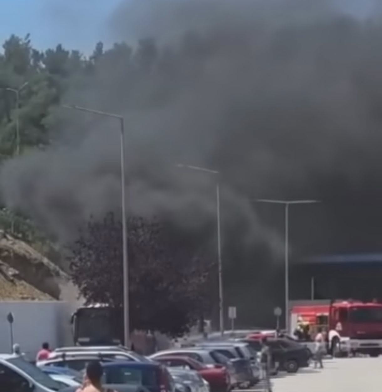 Πυρκαγιά σε αστικό λεωφορείο στο πάρκινγκ του Γενικού Νοσοκομείου Καβάλας Πυρκαγιά σε αστικό λεωφορείο στο πάρκινγκ του Γενικού Νοσοκομείου Καβάλας
