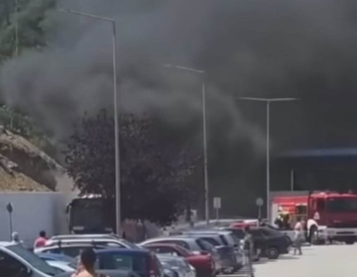 Πυρκαγιά σε αστικό λεωφορείο στο πάρκινγκ του Γενικού Νοσοκομείου Καβάλας