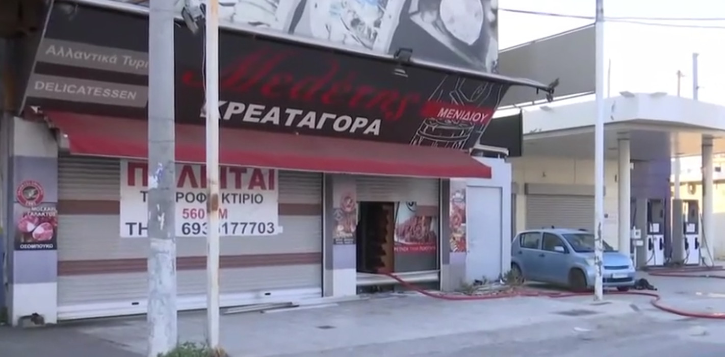 Πυρκαγιά σε επιχείρηση τροφίμων επί της Λεωφόρου Δημοκρατίας στο Μενίδι