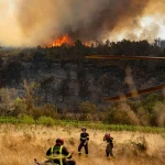Μεγάλη δασική πυρκαγιά στη νότια Γαλλία – Δεύτερη ημέρα μάχης με τις φλόγες κοντά στα σύνορα με την Ισπανία
