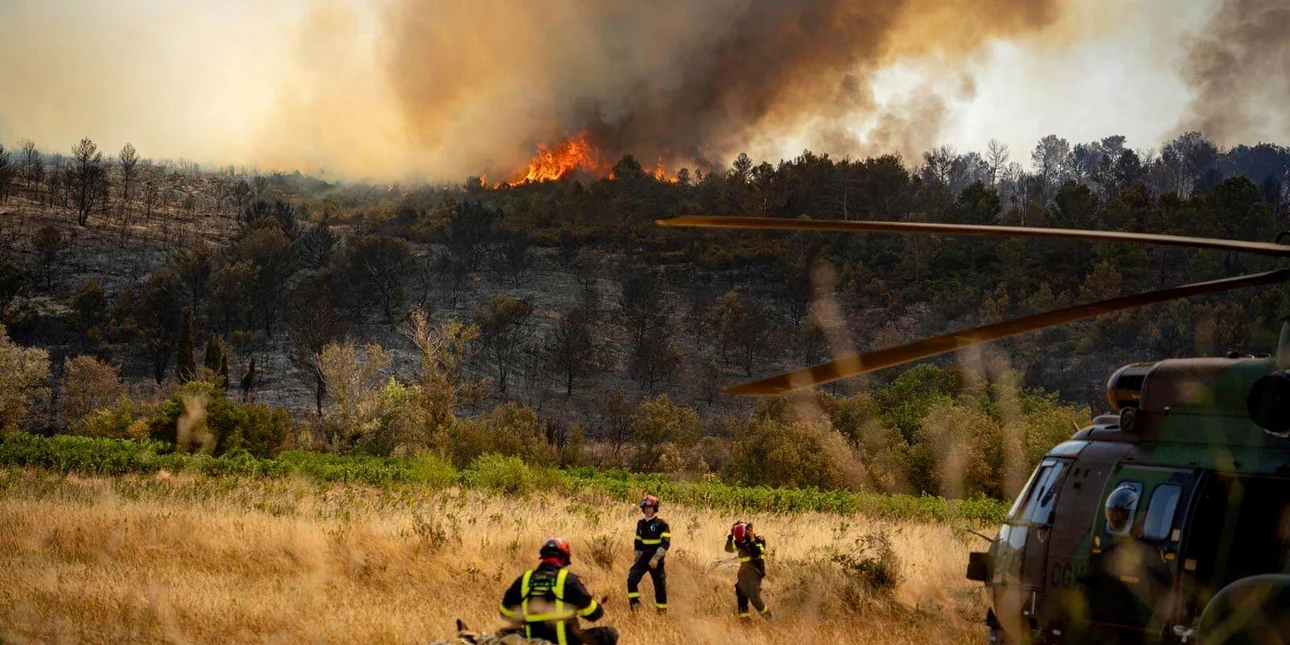 Μεγάλη δασική πυρκαγιά στη νότια Γαλλία – Δεύτερη ημέρα μάχης με τις φλόγες κοντά στα σύνορα με την Ισπανία
