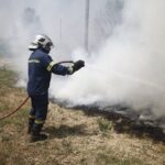 Πυρκαγιά σε οικοπεδικούς χώρους στην περιοχή Τριάδι Θεσσαλονίκης