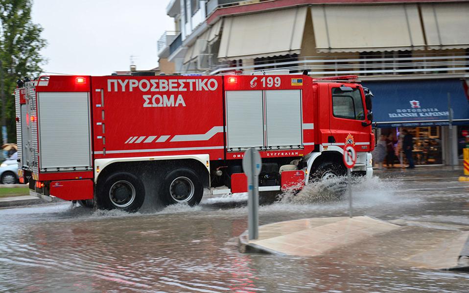940 κλήσεις στην Πυροσβεστική λόγω της κακοκαιρίας – Πάνω από 400 επεμβάσεις σε Αττική, Στερεά και Θεσσαλία