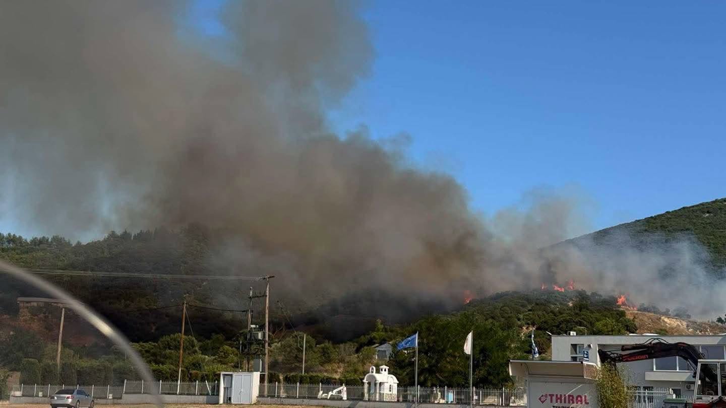 Πυρκαγιά στο Κοκκινόχωμα Καβάλας – Επιχειρούν 25 πυροσβέστες και τρία εναέρια μέσα Πυρκαγιά στο Κοκκινόχωμα Καβάλας – Επιχειρούν 25 πυροσβέστες και τρία εναέρια μέσα
