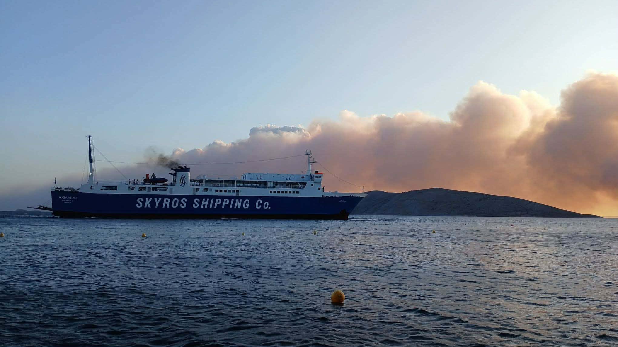 Περαιτέρω ενίσχυση των δυνάμεων στην πυρκαγιά στην Ατσίτσα Σκύρου Περαιτέρω ενίσχυση των δυνάμεων στην πυρκαγιά στην Ατσίτσα Σκύρου