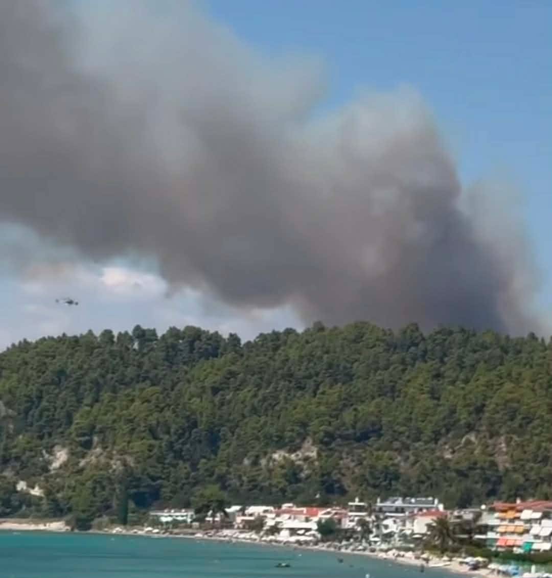 Ενισχύθηκαν οι δυνάμεις στην πυρκαγιά στη Σίβηρη Χαλκιδικής – 72 πυροσβέστες και 7 εναέρια μέσα