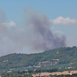 Ενισχύθηκαν οι δυνάμεις στην πυρκαγιά στη Σίβηρη Χαλκιδικής – 72 πυροσβέστες και 7 εναέρια μέσα