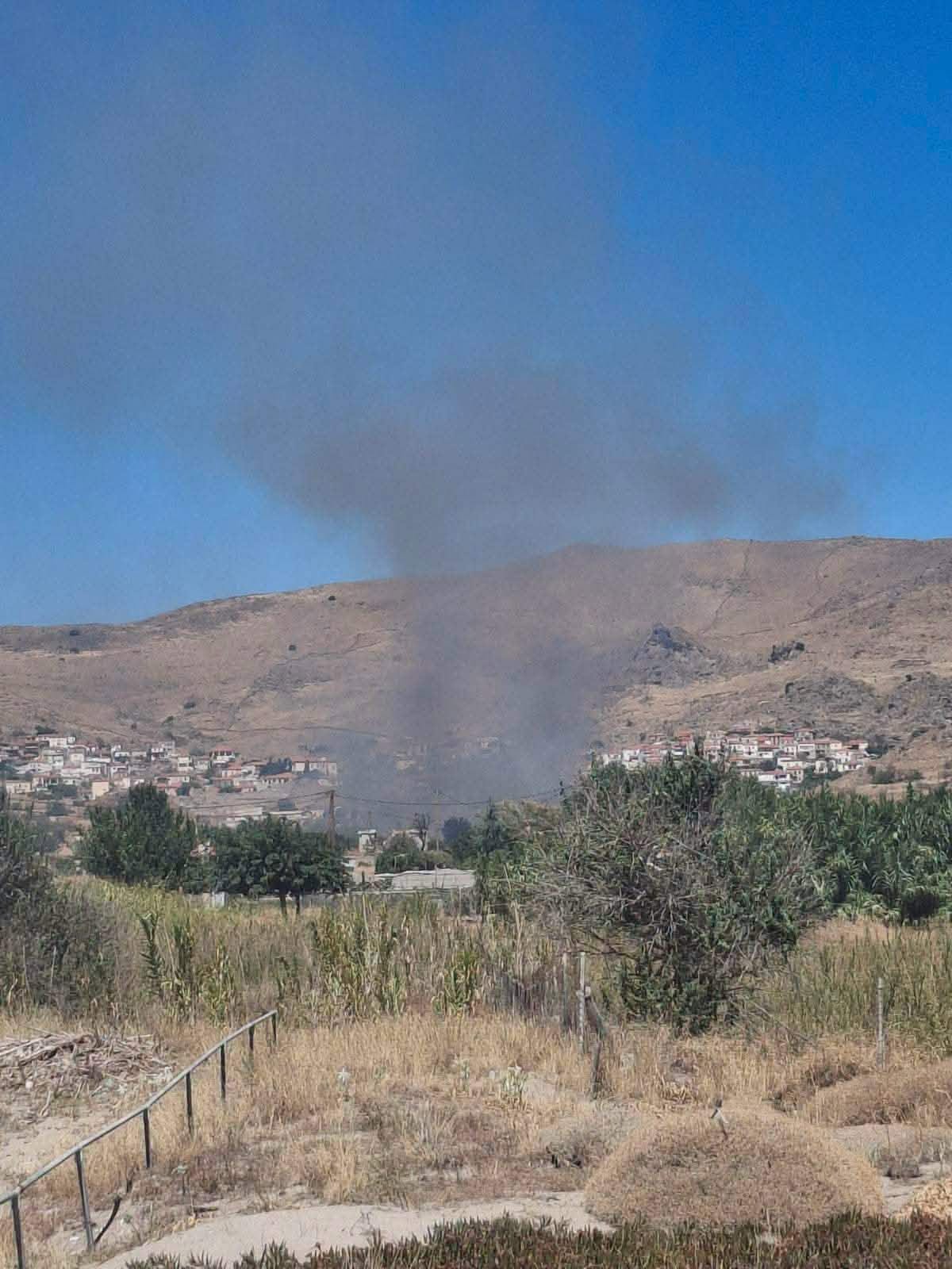Πυρκαγιά σε χαμηλή βλάστηση στη Θάνο Λήμνου – Επιχειρούν 15 πυροσβέστες