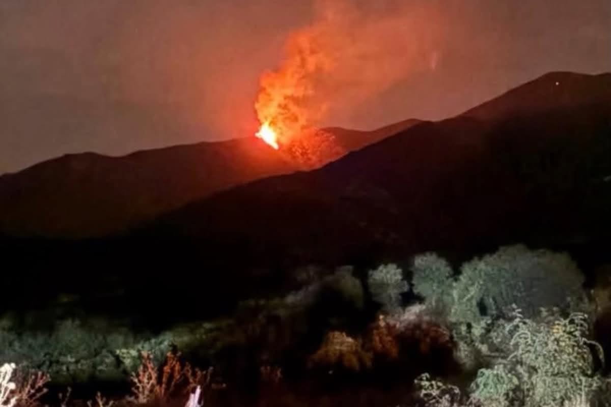 Πυρκαγιά σε δασική έκταση κοντά στο καταφύγιο της Πρώτης Σερρών – Επιχειρούν 24 πυροσβέστες Πυρκαγιά σε δασική έκταση κοντά στο καταφύγιο της Πρώτης Σερρών – Επιχειρούν 24 πυροσβέστες