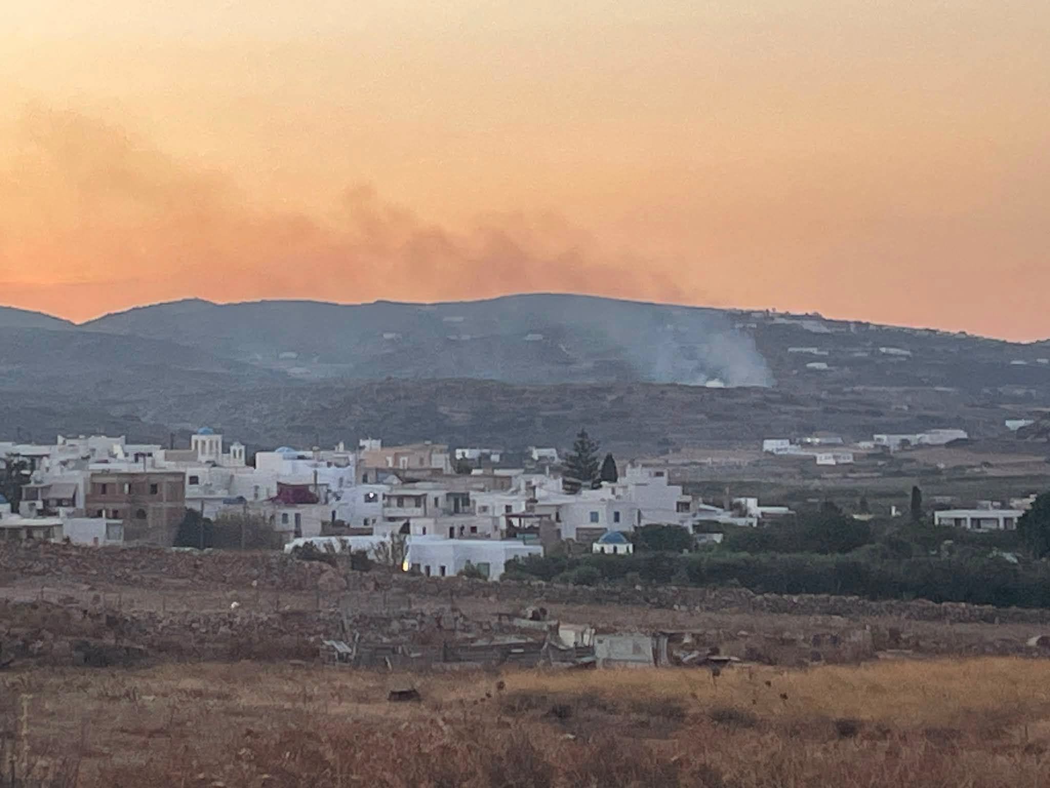 Πυρκαγιά σε χαμηλή βλάστηση στην περιοχή Κώστος Πάρου – Επιχειρούν 8 πυροσβέστες Πυρκαγιά σε χαμηλή βλάστηση στην περιοχή Κώστος Πάρου – Επιχειρούν 8 πυροσβέστες