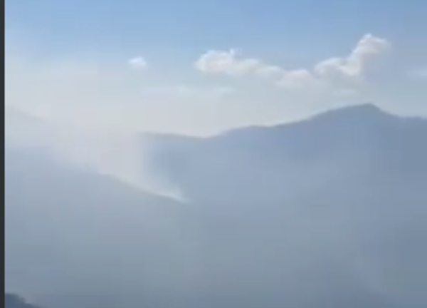 Πυρκαγιά σε δασική έκταση στη θέση Μπαϊτάνι Γρεβενών – Επιχειρούν 18 πυροσβέστες και 1 ελικόπτερο