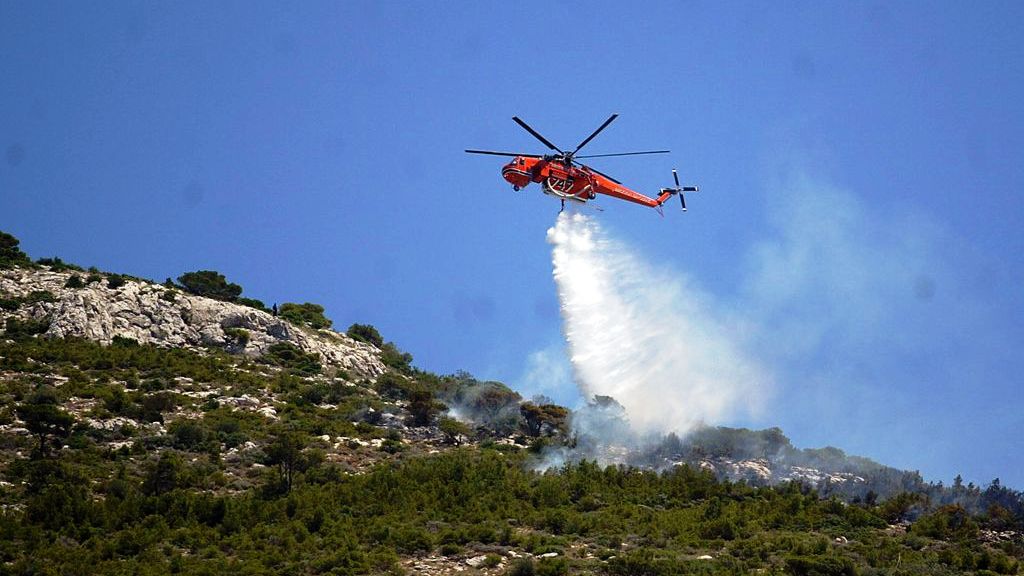 Πυρκαγιά σε χαμηλή βλάστηση στην Κάτω Δαμάστα Φθιώτιδας – Επιχειρούν 16 πυροσβέστες και 2 αεροσκάφη