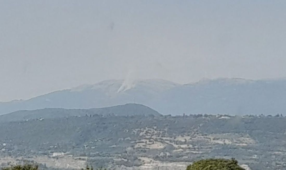 Πυρκαγιά σε δασική έκταση στην Καστανιά Ημαθίας – Επιχειρούν 32 πυροσβέστες και 2 ελικόπτερα