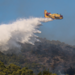 Πυρκαγιά σε χαμηλή βλάστηση στα Πηγαδάκια Αρκαδίας – Επιχειρούν 25 πυροσβέστες και 2 αεροσκάφη