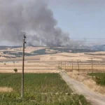 Πυρκαγιά σε χαμηλή βλάστηση στο Πολυδάμειο Λάρισας – Επιχειρούν 30 πυροσβέστες και 4 εναέρια μέσα