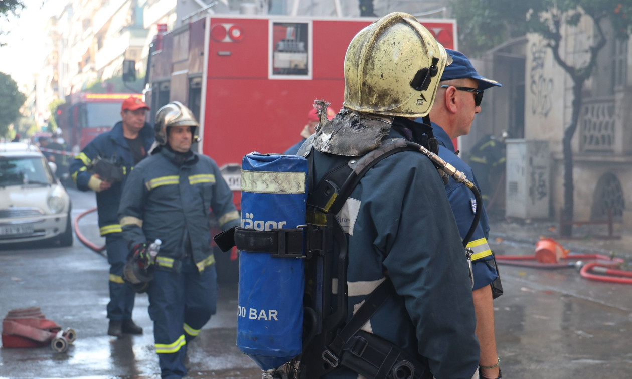 Πυρκαγιά σε κτίριο επί της οδου Κατακουζηνού στην Αθήνα