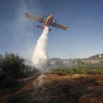 Πυρκαγιά σε χαμηλή βλάστηση στον Αστακό Αιτωλοακαρνανίας – Επιχειρούν 22 πυροσβέστες και 2 αεροσκάφη