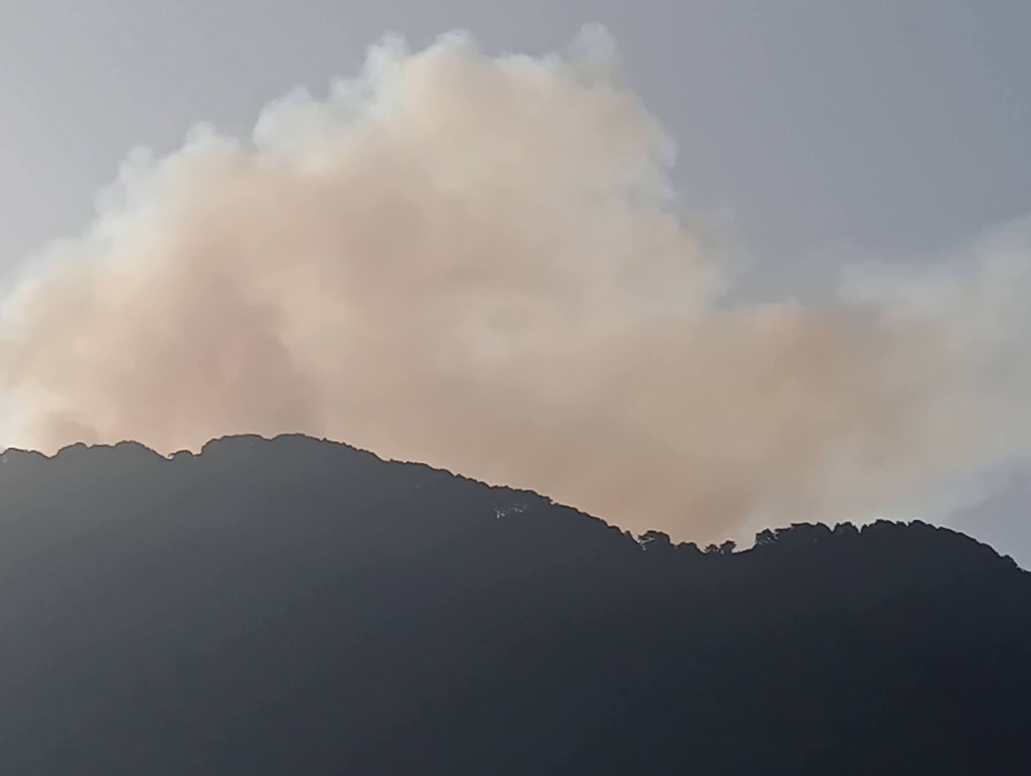 Ενισχύθηκαν οι δυνάμεις στην πυρκαγιά στην Τραπεζίτσα Κόνιτσας – Επιχειρούν 85 πυροσβέστες και 5 ελικόπτερα Ενισχύθηκαν οι δυνάμεις στην πυρκαγιά στην Τραπεζίτσα Κόνιτσας – Επιχειρούν 85 πυροσβέστες και 5 ελικόπτερα