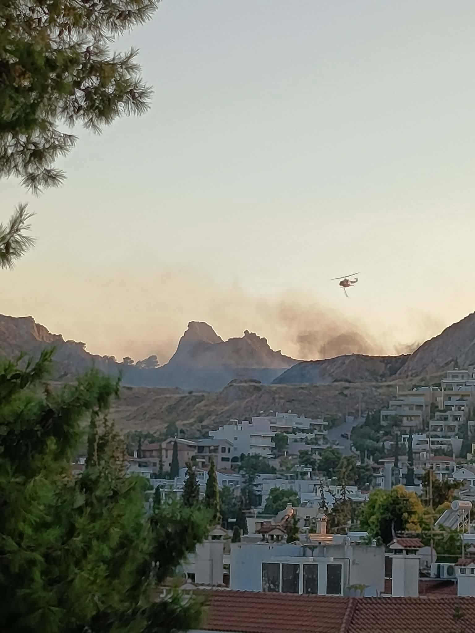 Πυρκαγιά σε χαμηλή βλάστηση στην περιοχή των Τουρκοβουνίων στο Ψυχικό Πυρκαγιά σε χαμηλή βλάστηση στην περιοχή των Τουρκοβουνίων στο Ψυχικό
