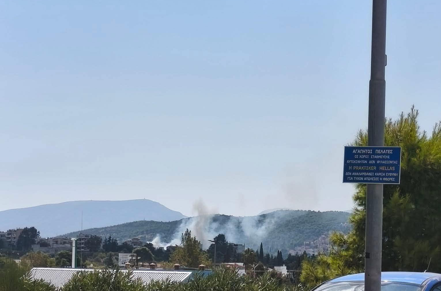 Πυρκαγιά σε χαμηλή βλάστηση επί της οδού Σουλίου στην Παιανία Αττικής Πυρκαγιά σε χαμηλή βλάστηση επί της οδού Σουλίου στην Παιανία Αττικής