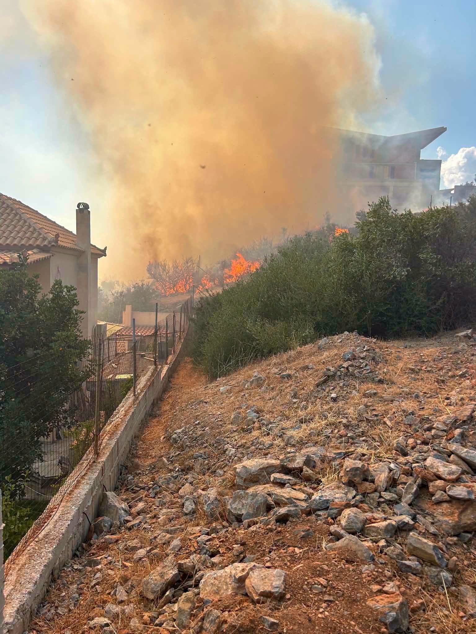 Πυρκαγιά σε χαμηλή βλάστηση στην Ανάβυσσο Αττικής – Επιχειρούν 75 πυροσβέστες και 4 εναέρια μέσα Πυρκαγιά σε χαμηλή βλάστηση στην Ανάβυσσο Αττικής – Επιχειρούν 75 πυροσβέστες και 4 εναέρια μέσα