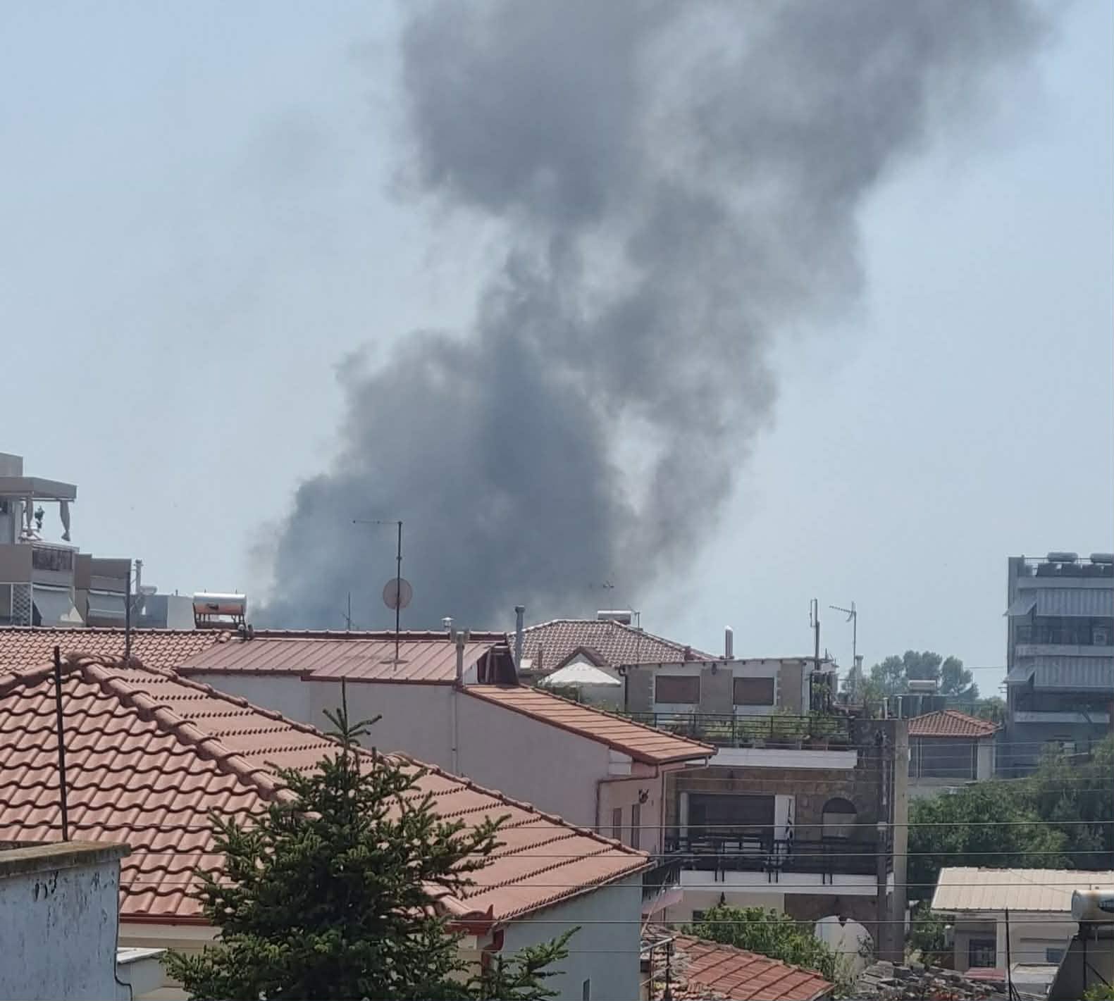 Πυρκαγιά σε μάντρα με φορτηγά στη Νέα Μαγνησία Θεσσαλονίκης Πυρκαγιά σε μάντρα με φορτηγά στη Νέα Μαγνησία Θεσσαλονίκης