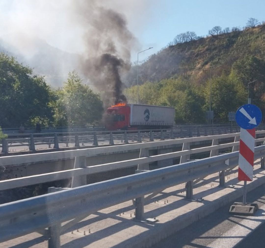 Πυρκαγιά σε φορτηγό όχημα στην Περιμετρική Πατρών
