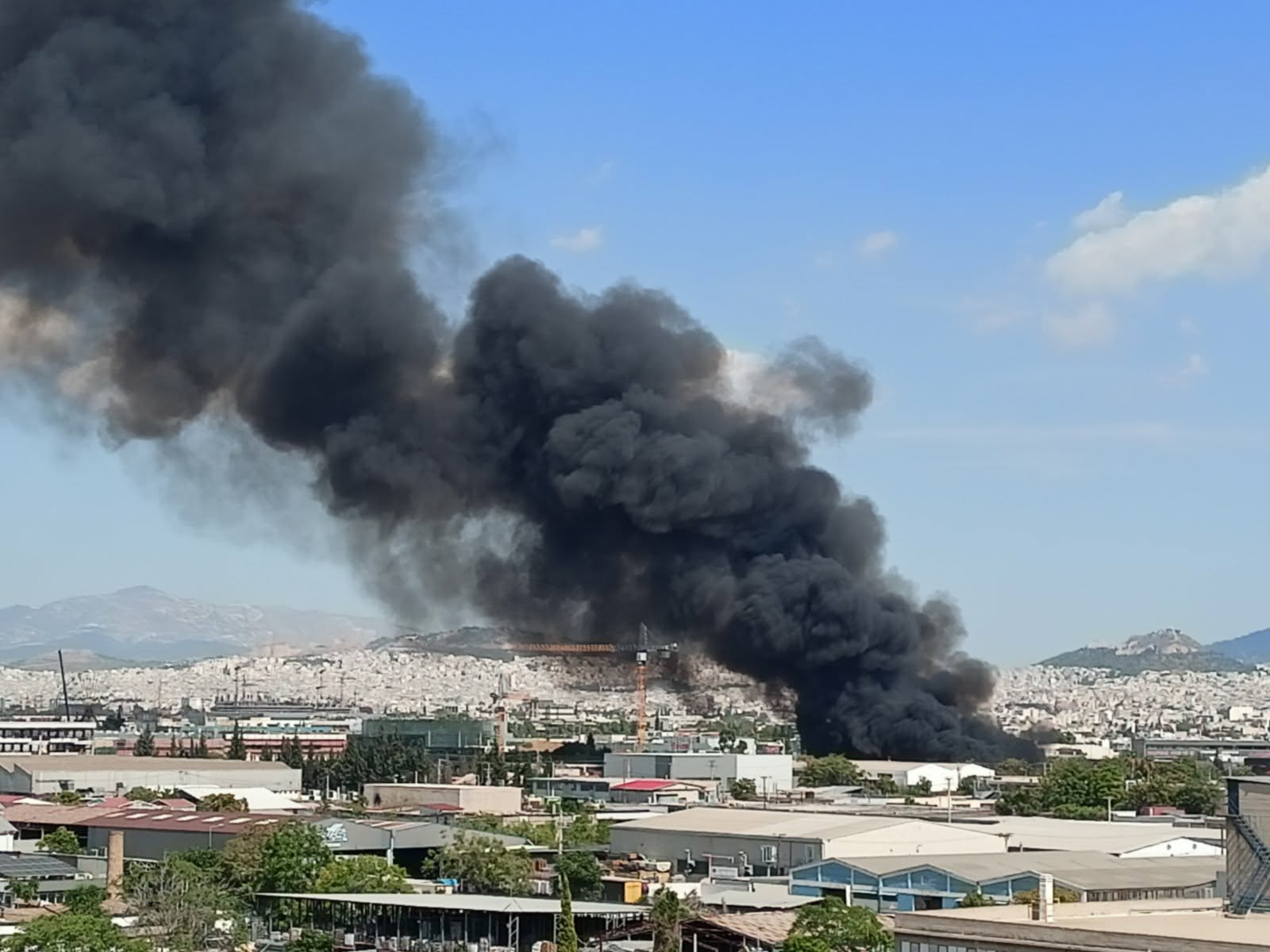 Πυρκαγιά σε υπαίθριο χώρο επί της οδού Στρατηγού Μακρυγιάννη στην περιοχή του Αγίου Ιωάννη Ρέντη