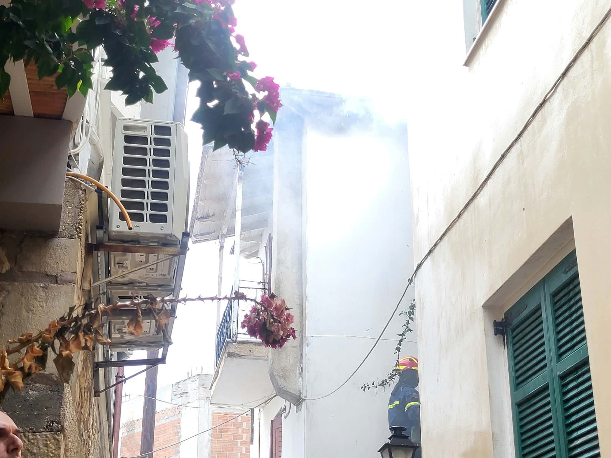 Πυρκαγιά σε μονοκατοικία στην Παλιά Πόλη της Λευκάδας