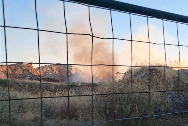 Πυρκαγιά σε χαμηλή βλάστηση στην περιοχή των Τουρκοβουνίων στο Ψυχικό