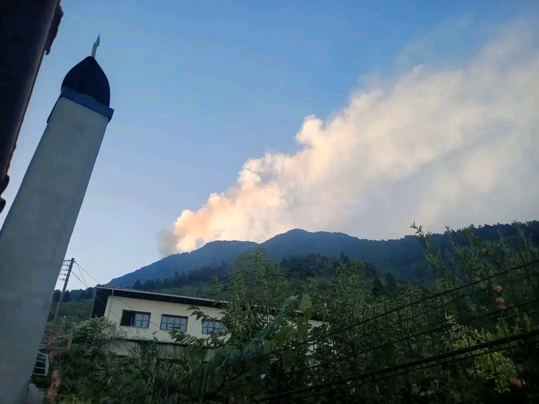Μαίνεται η δασική πυρκαγιά στην περιοχή Τραπεζίτσα Κόνιτσας