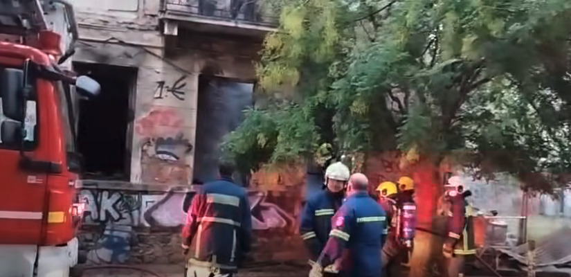 Πυρκαγιά σε εγκαταλελειμμένο κτίριο στο Μεταξουργείο Πυρκαγιά σε εγκαταλελειμμένο κτίριο στο Μεταξουργείο
