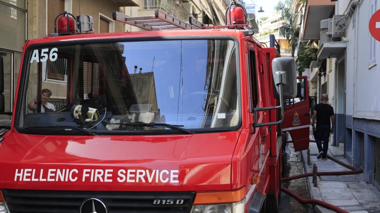 Πυρκαγιά σε διαμέρισμα πρώτου ορόφου στην οδό Σαλαμινομάχων στη Σαλαμίνα