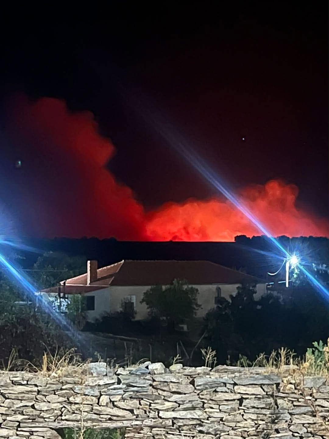 Ενισχύονται οι δυνάμεις για την πυρκαγιά στη Ρούσα Σουφλίου Ενισχύονται οι δυνάμεις για την πυρκαγιά στη Ρούσα Σουφλίου